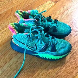 Nike kyrie 7 green youth 6 sneakers